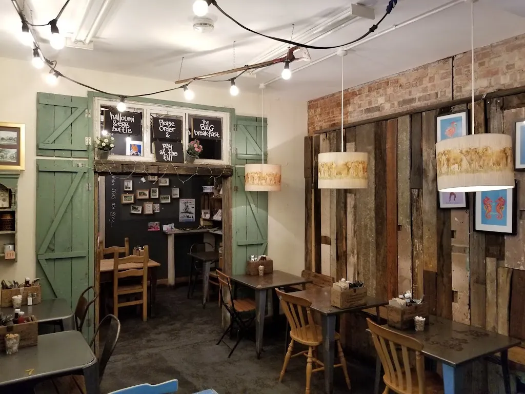Brown & Green Cafe