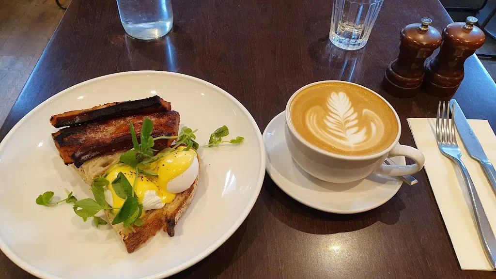 Cafe Benedict