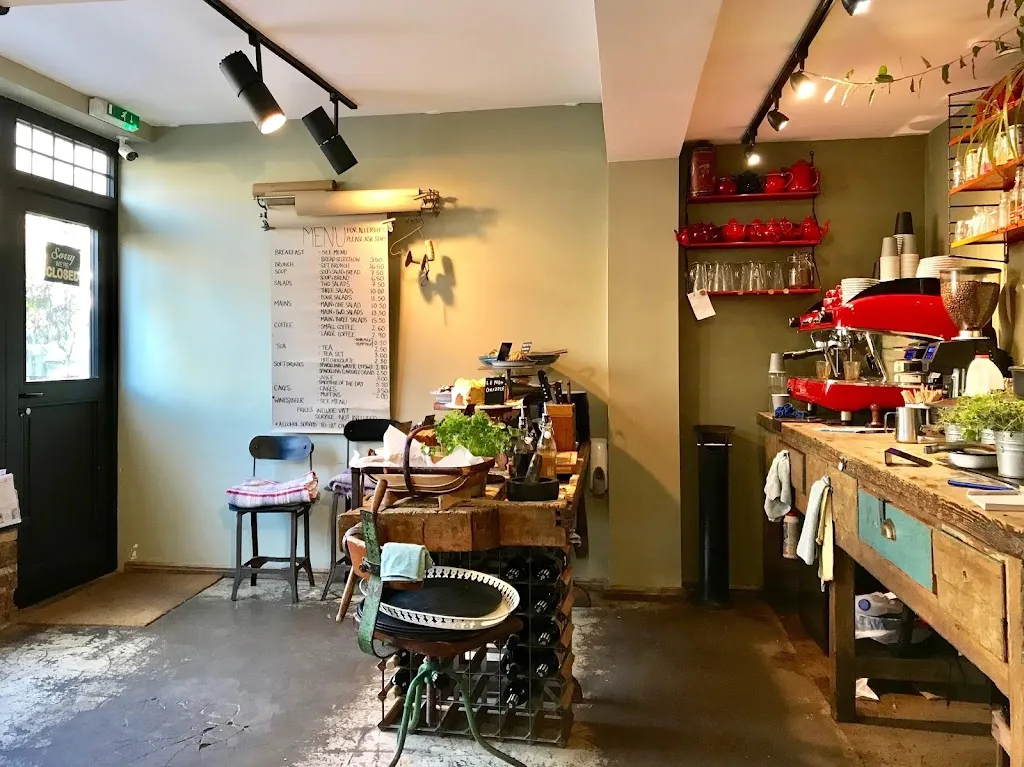 Chriskitch Café