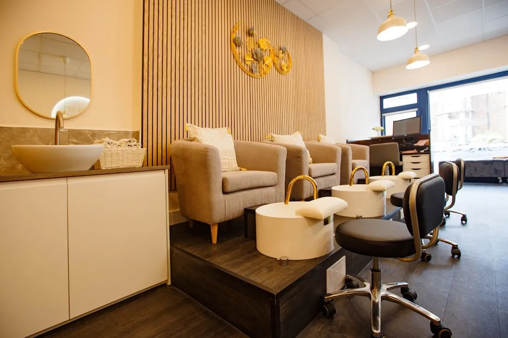 D'lux Nails Beauty Salon