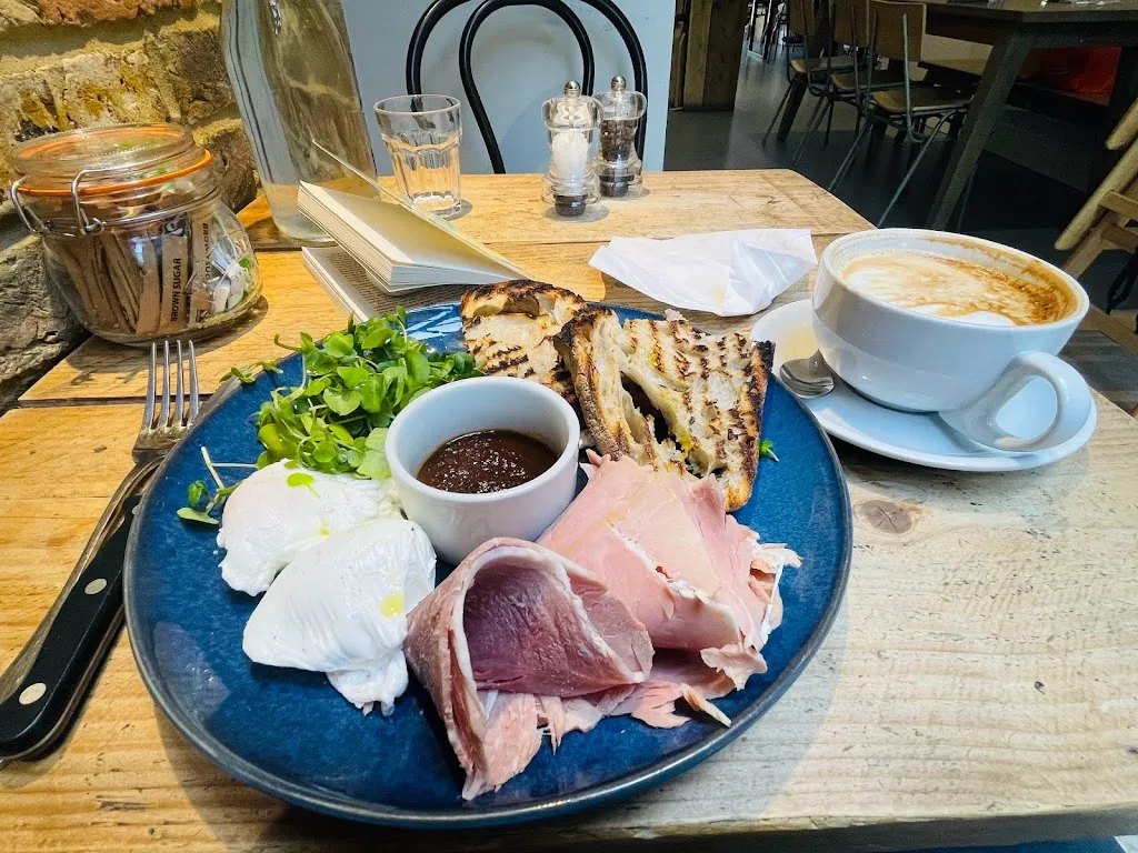 De Beauvoir Deli Cafe (dine-in only)