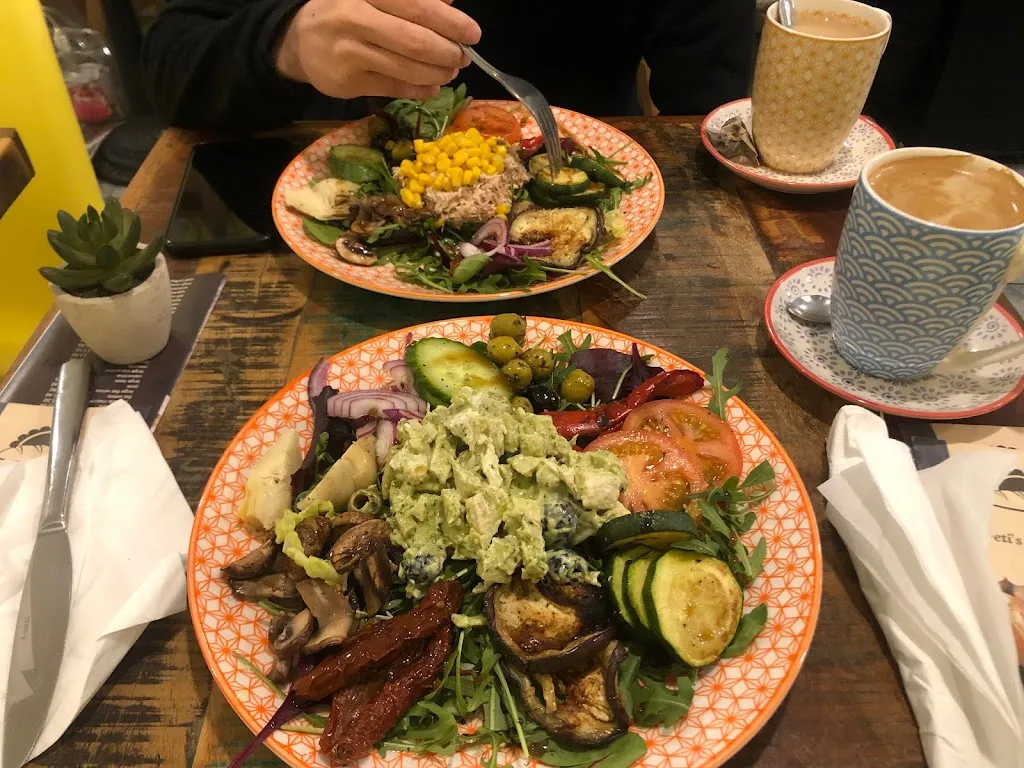 Deti's Deli Café