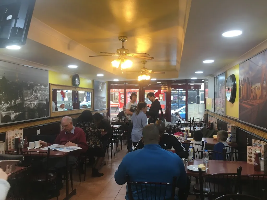 Elly's Cafe