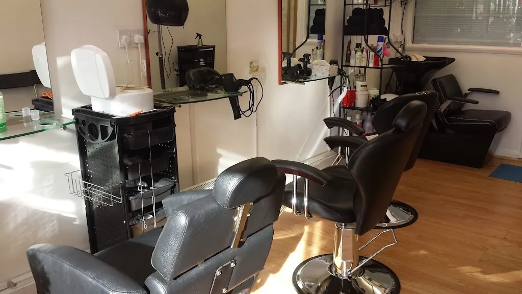 FELICIA'S HAIR AND BEAUTY SALON