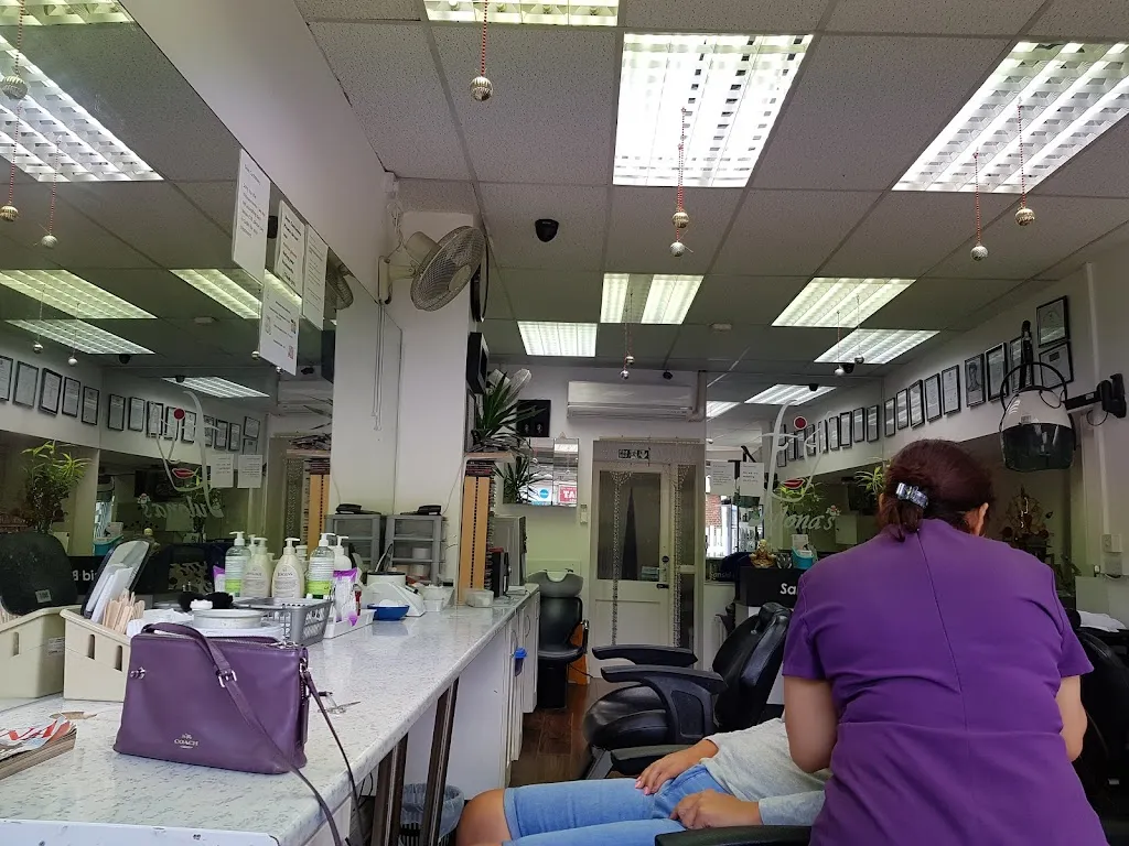 Fulona's Hair & Beauty Salon