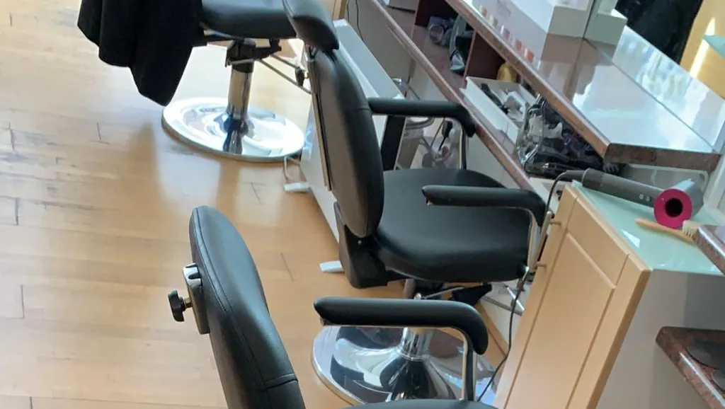 Helen's Unisex Hair & Beauty Salon