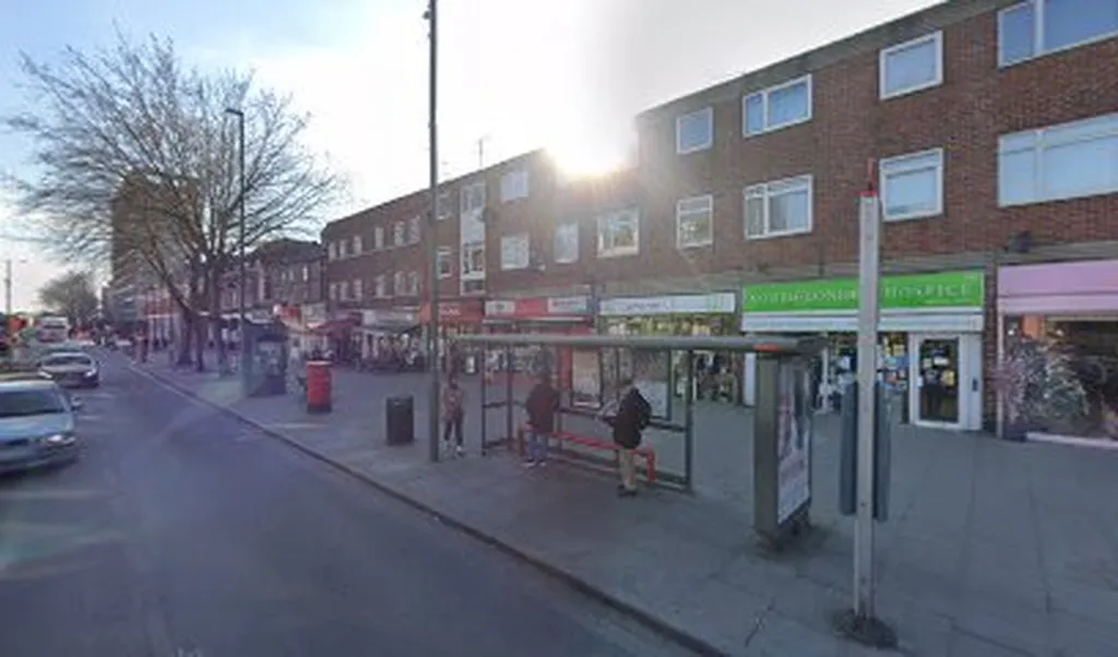 High Road Whetstone Athenaeum Road (Stop J)