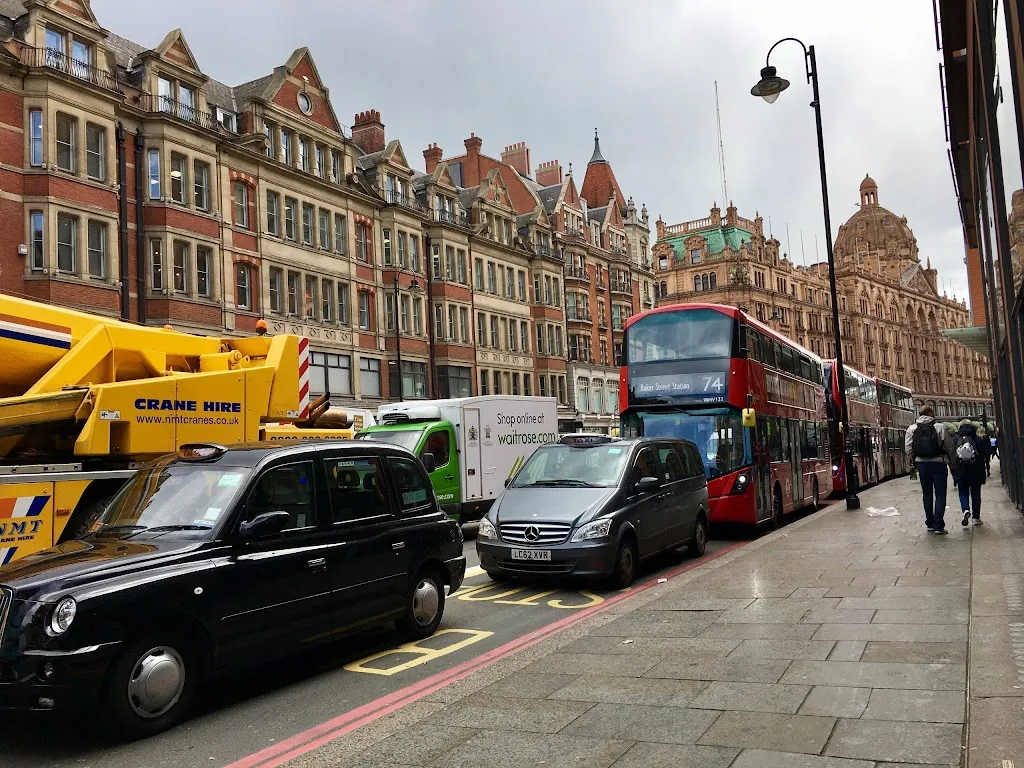 Knightsbridge Station (Stop KD)