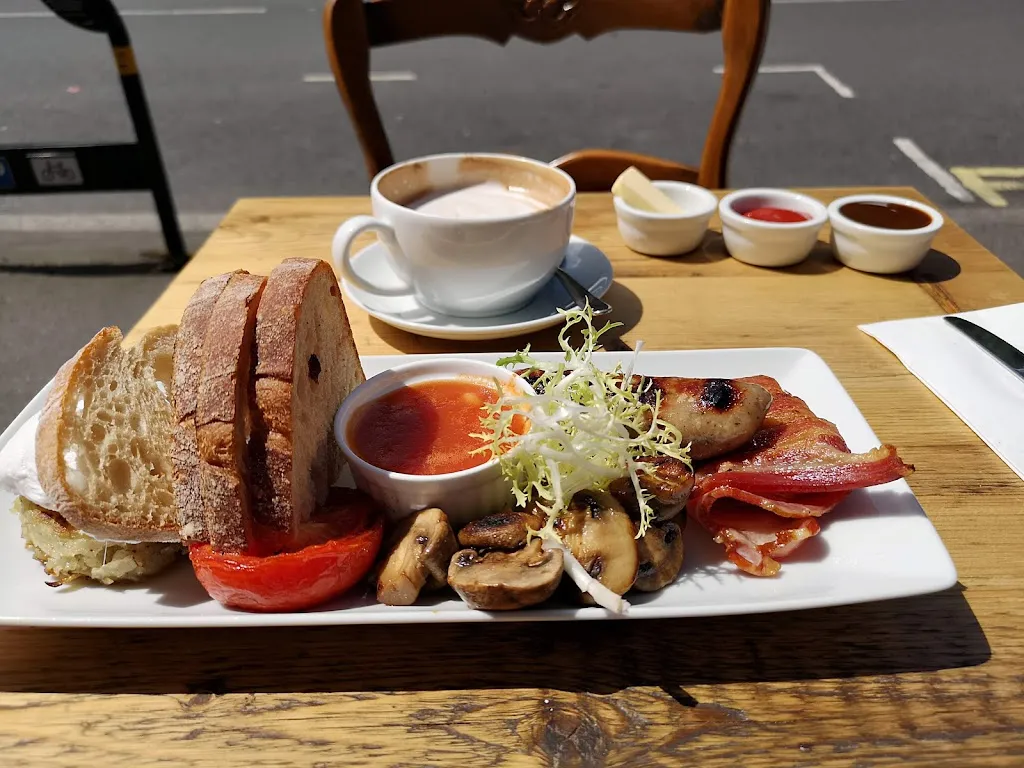Le Dailycorner Café