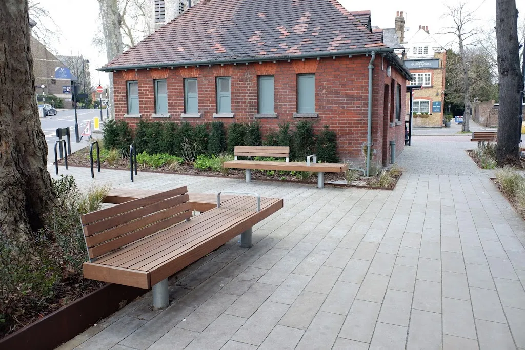Little Park Gardens (Stop A)