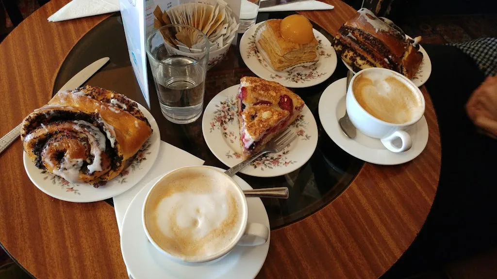 Louis Patisserie