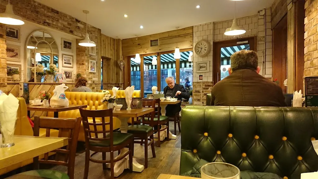 Maggies Cafe & Restaurant.