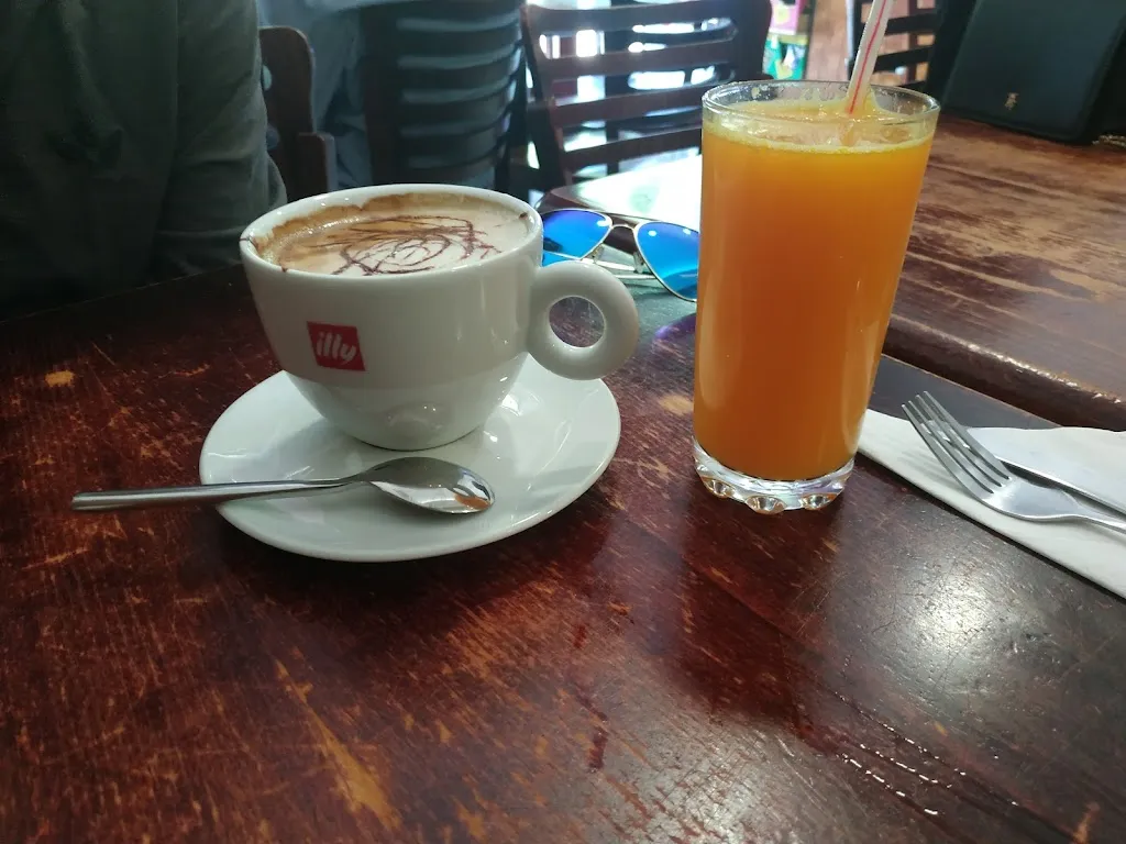 Med's Cafe