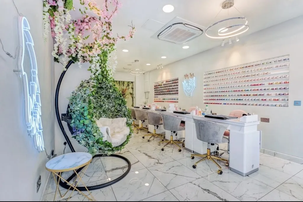 MW NAILS AND BEAUTY SALON