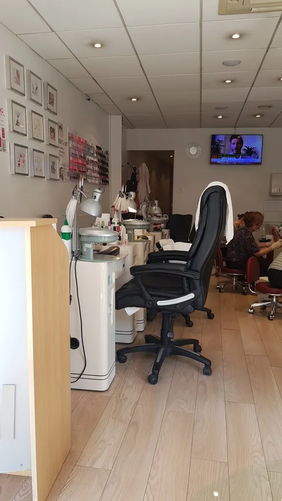 Nina's Nail & Beauty Studio