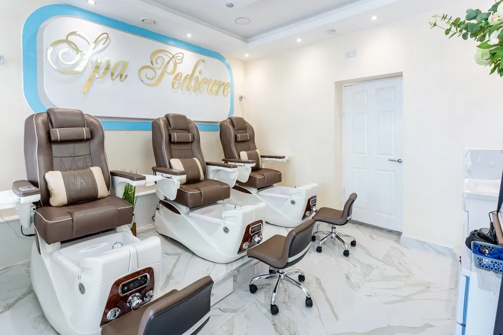 Pamper Nail Bar ( NAILS, BEAUTY SALON, 💅)