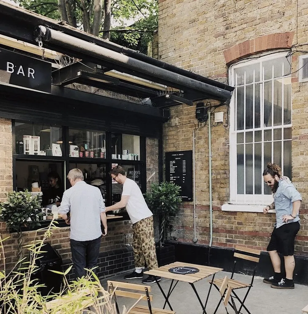 Perks & White coffee, Tulse Hill Station