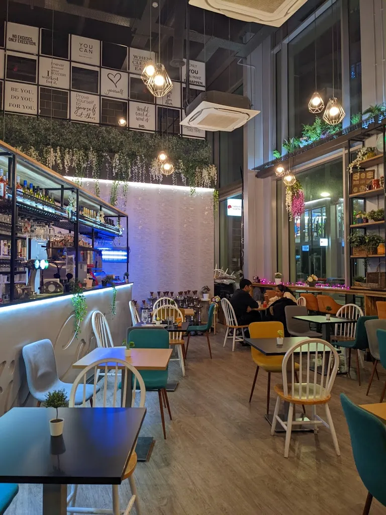 Petit Cafe - Lebanese Restaurant - Canning Town