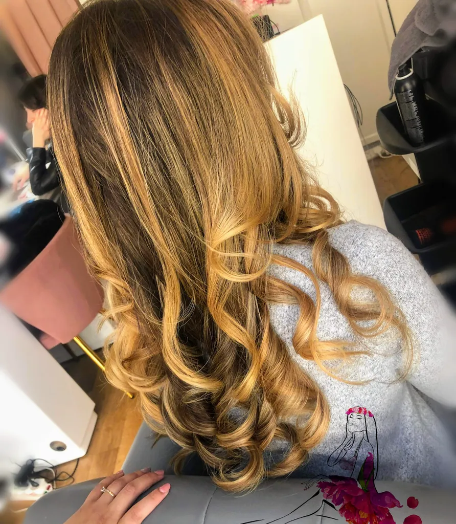 Pretty Woman, Hair, Eyelashes ,Nails extensions, Brows