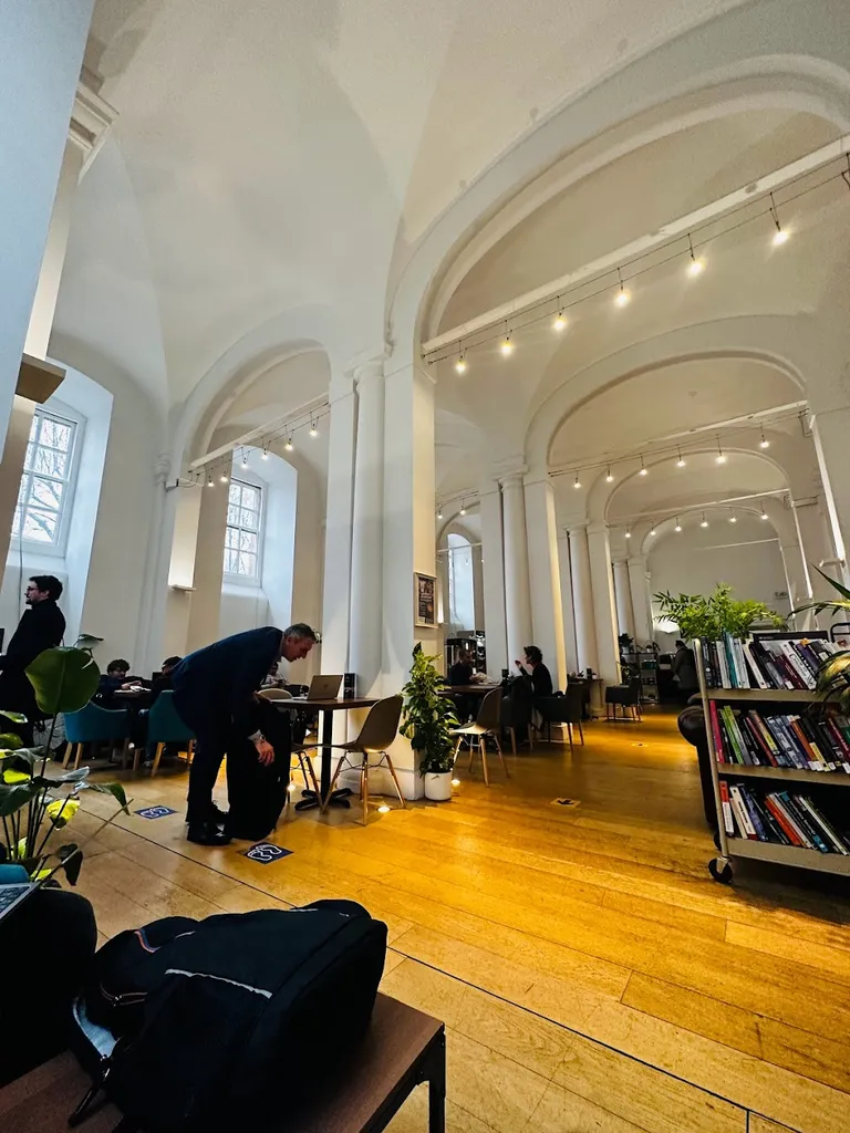 Queen Mary Court - University Cafe.