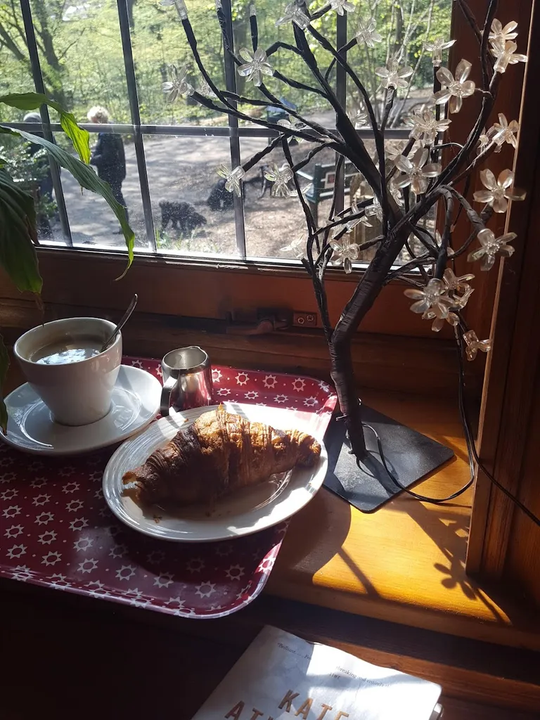 Queen's Wood Cafe