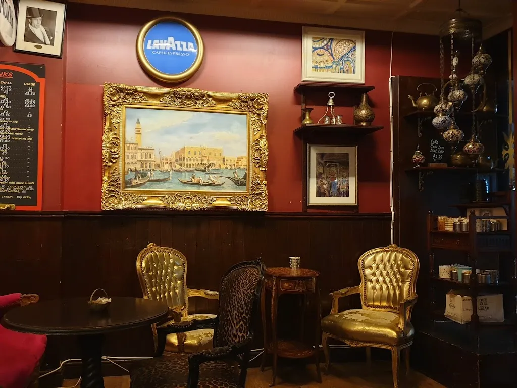 Ricco's cafe