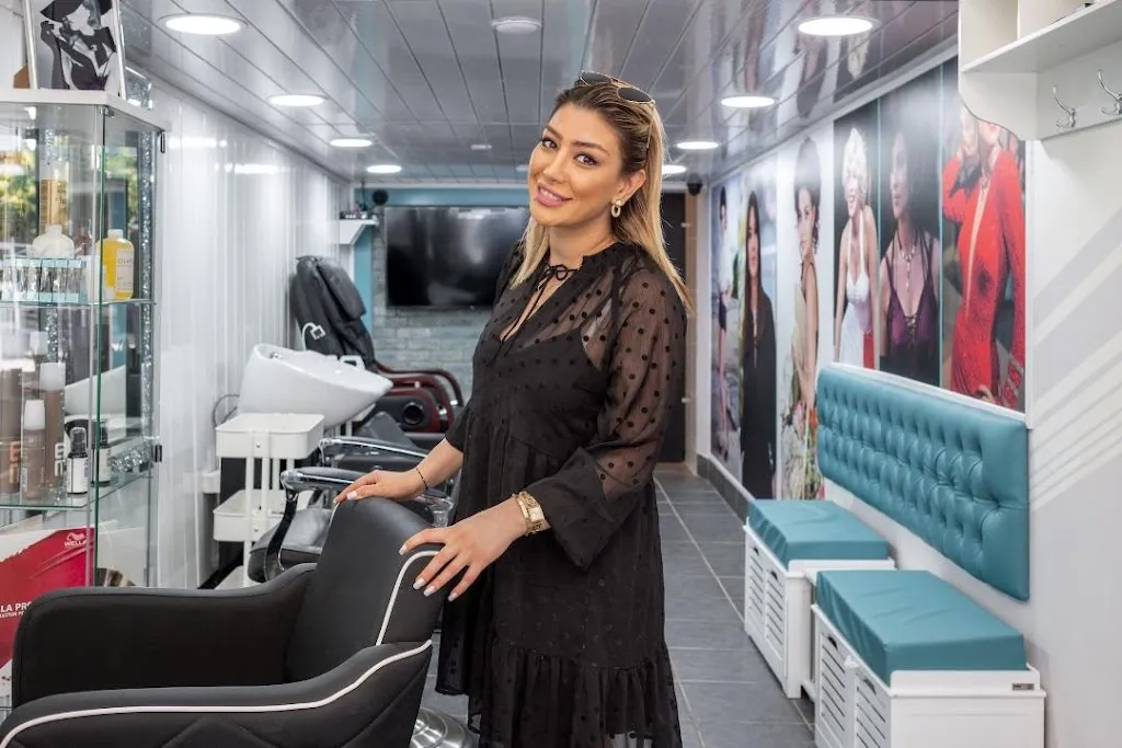 Roze Beauty Salon