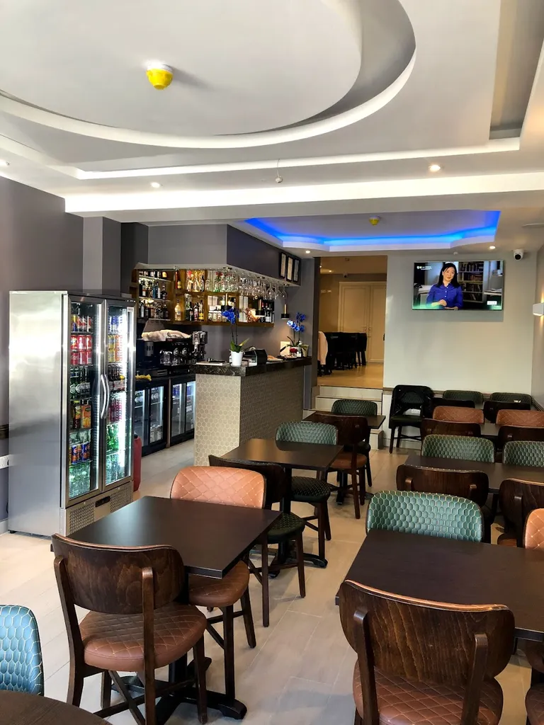 Sali’s Lounge