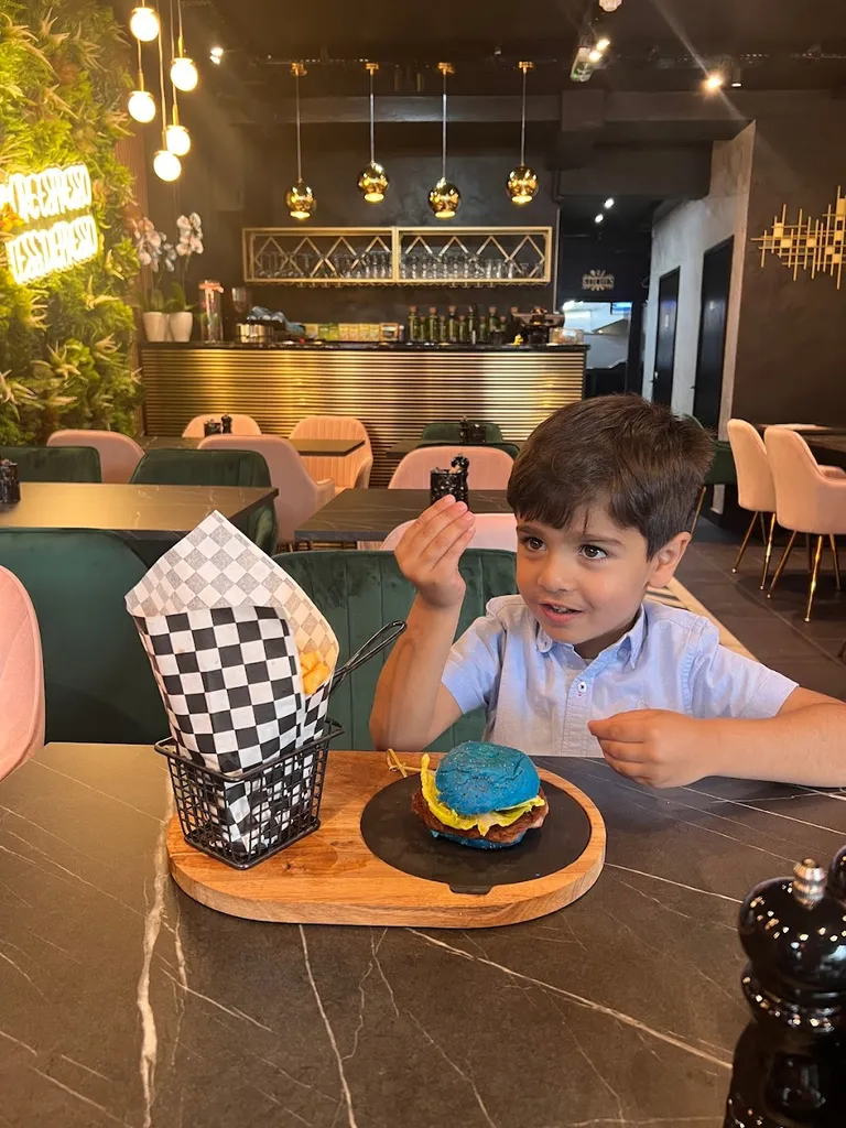 Serra Cafe & Bistro