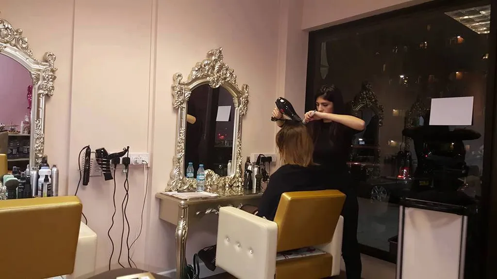 Silvia Gulleri Beautician - Ellegieffe Hair Saloon