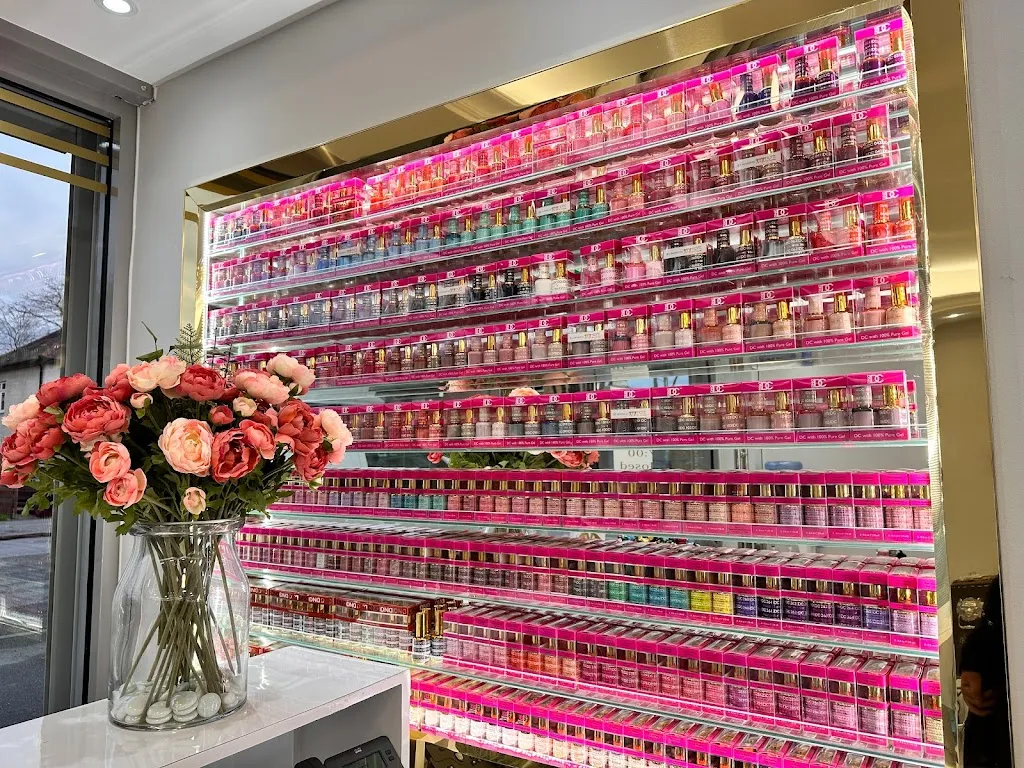 T & T NAILS