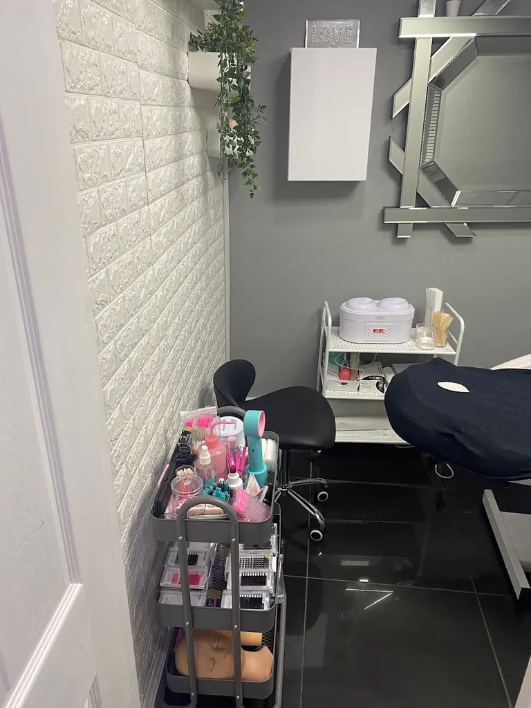 The Lash And Wax Beauty Therapist