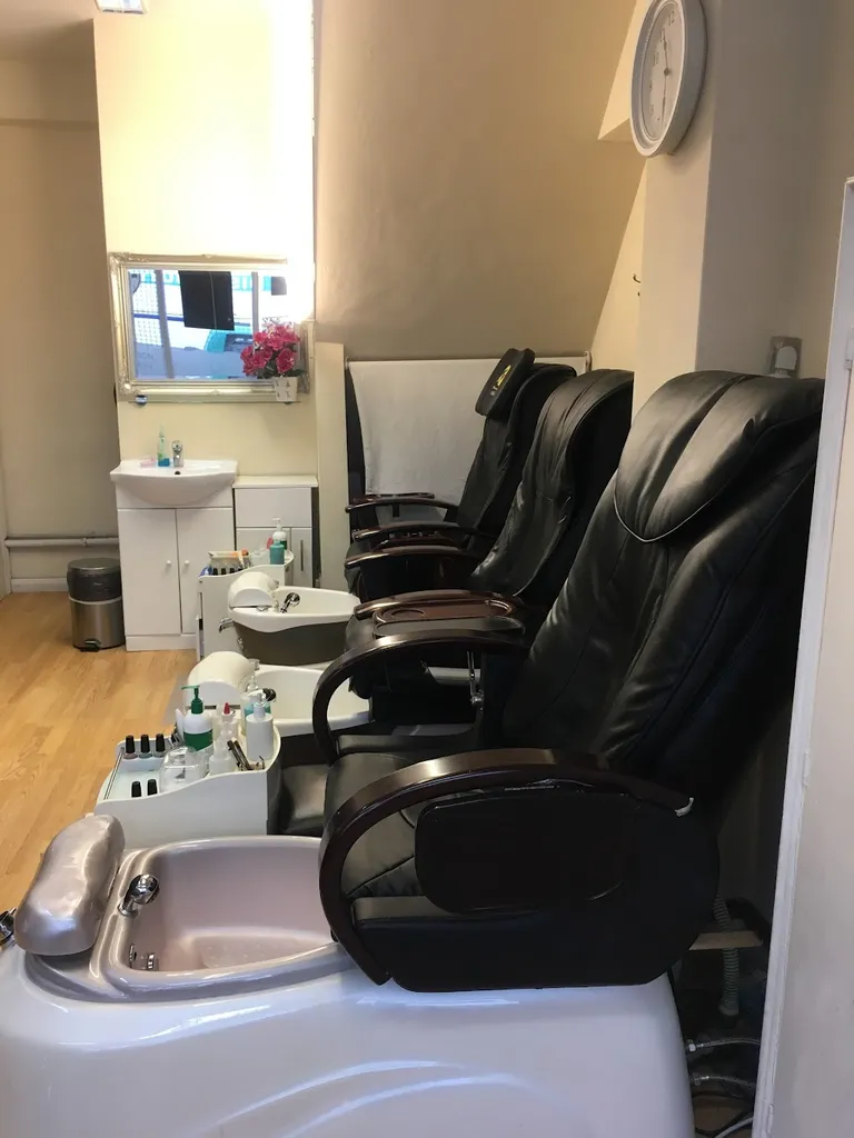 Tips and Toes - Kentish Town