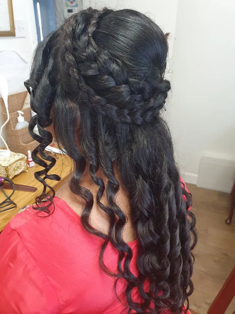 Vandhna’s Hair and Beauty