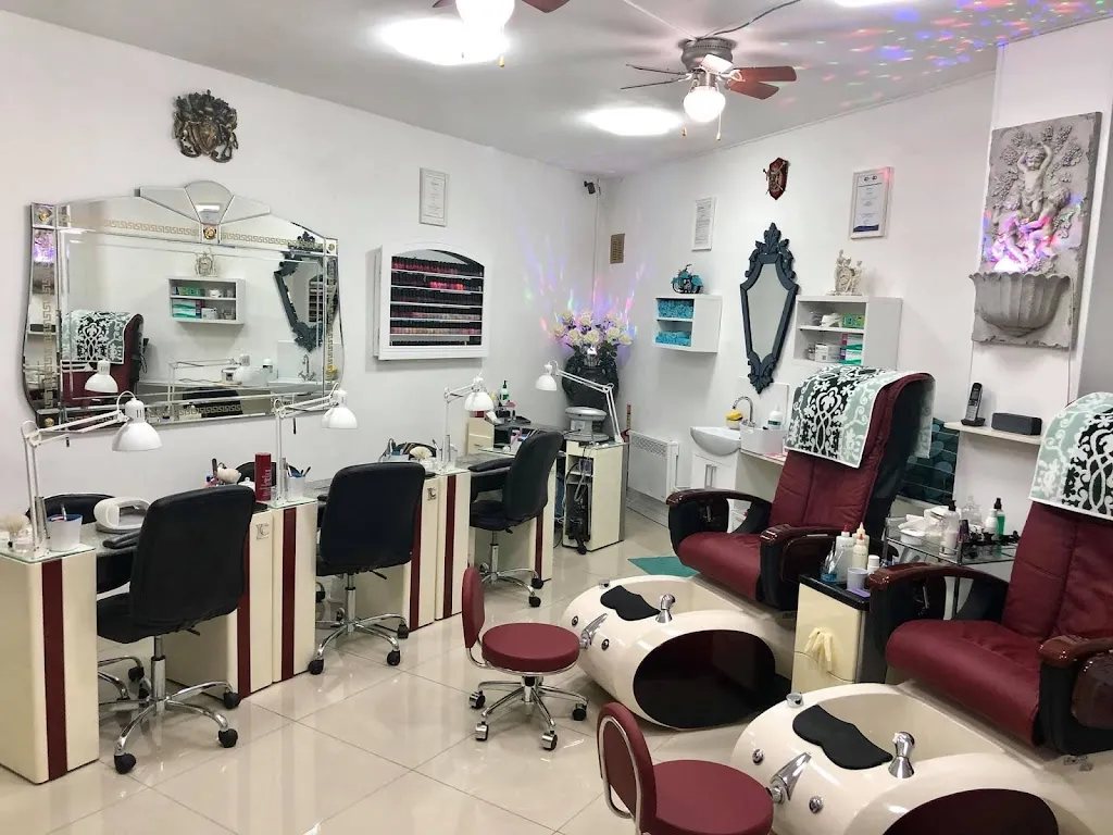 Vivian Nails & Beauty