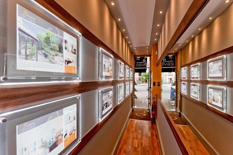 property divas estate agents 4055