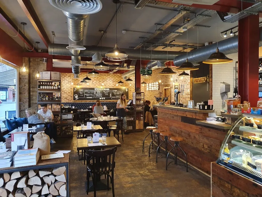 A Mano Coffee Bar & Kitchen