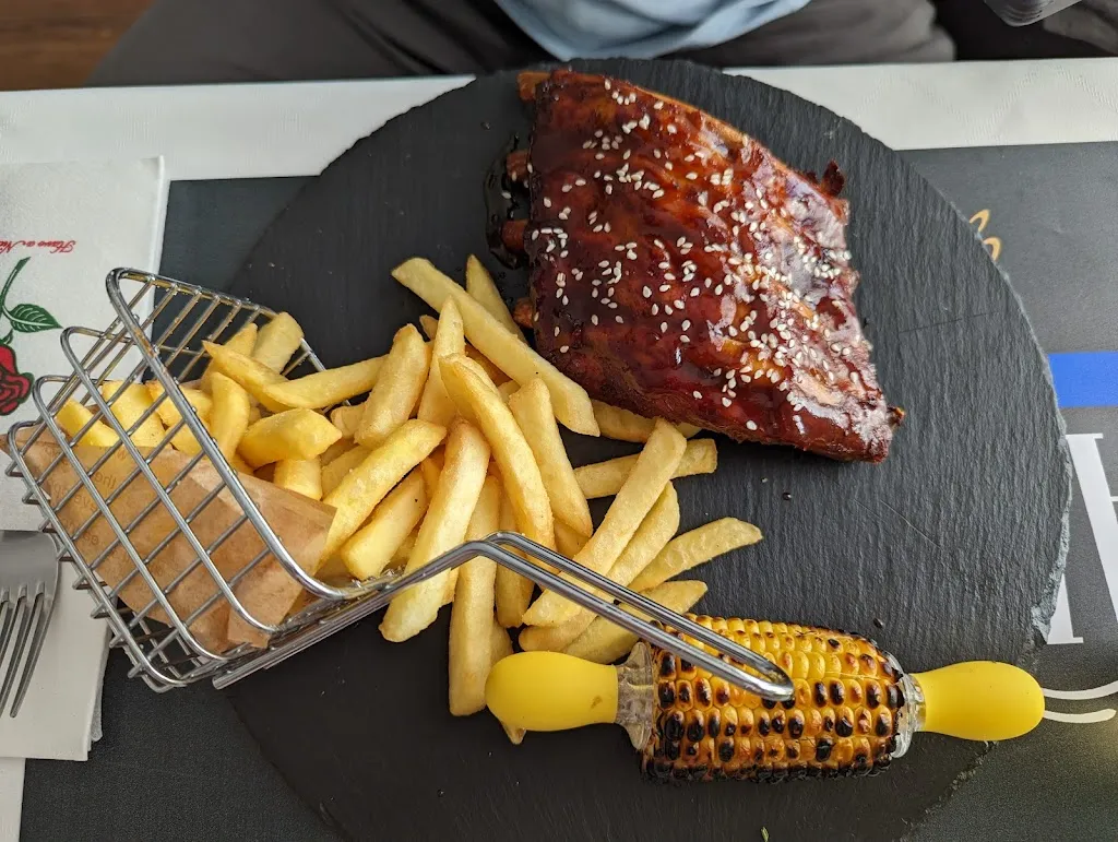 Albinuta Bar & Restaurant