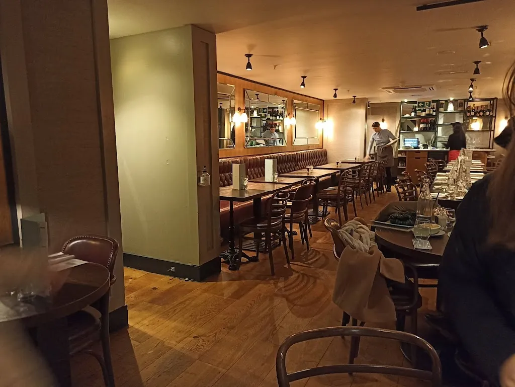 Côte Hay's Galleria 1 Côte Hay's Galleria