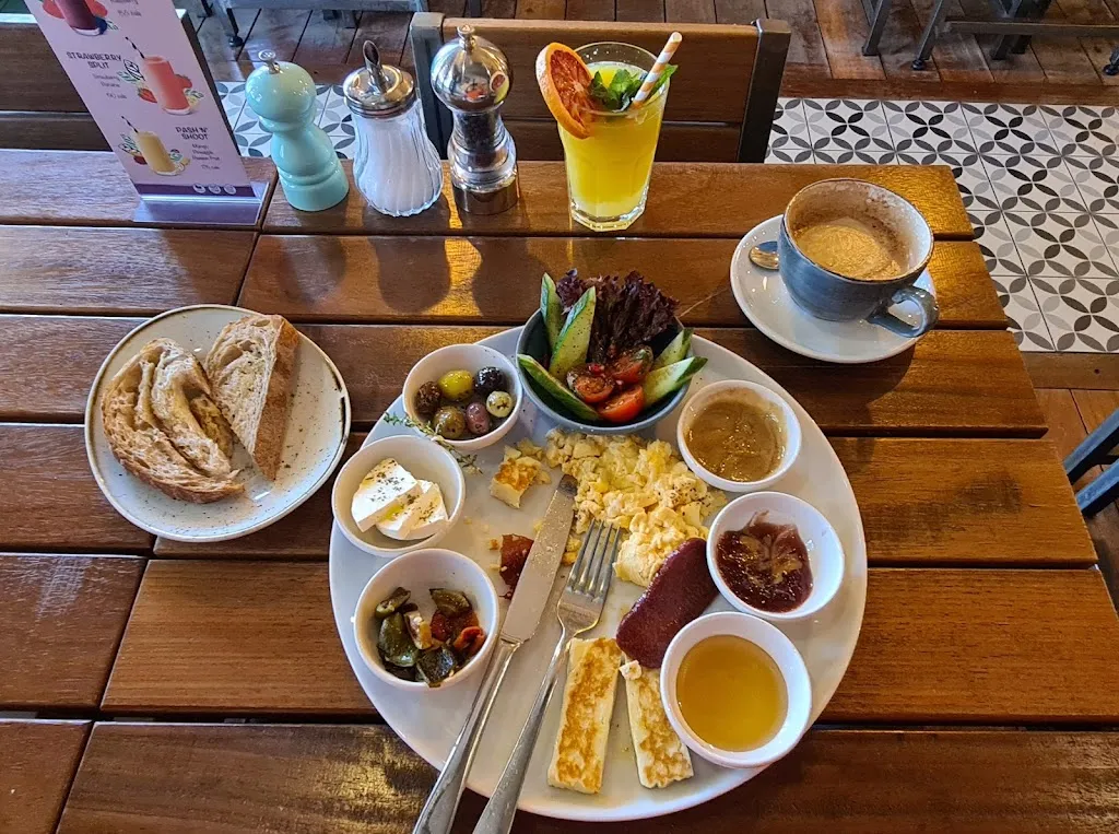 Delisino Brasserie 1 Delisino Brasserie