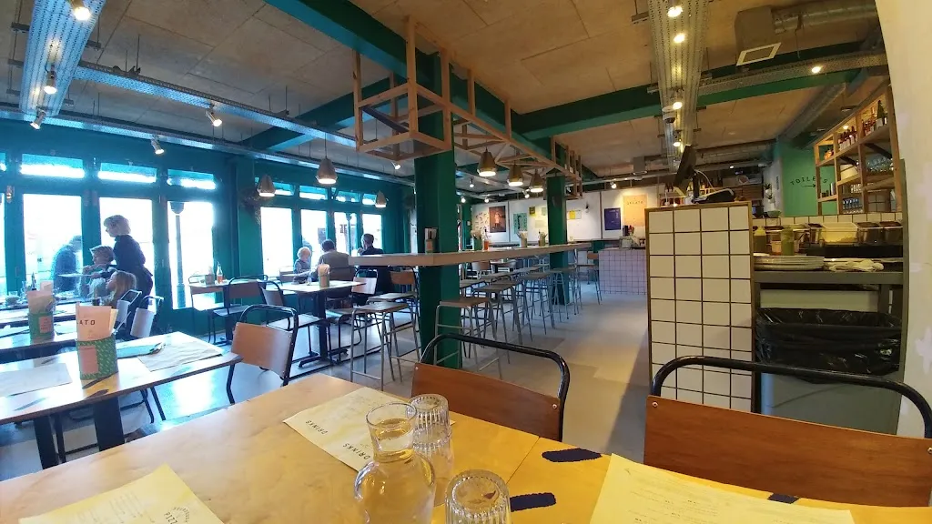 Four Hundred Rabbits: Pizza Restaurant Crystal Palace