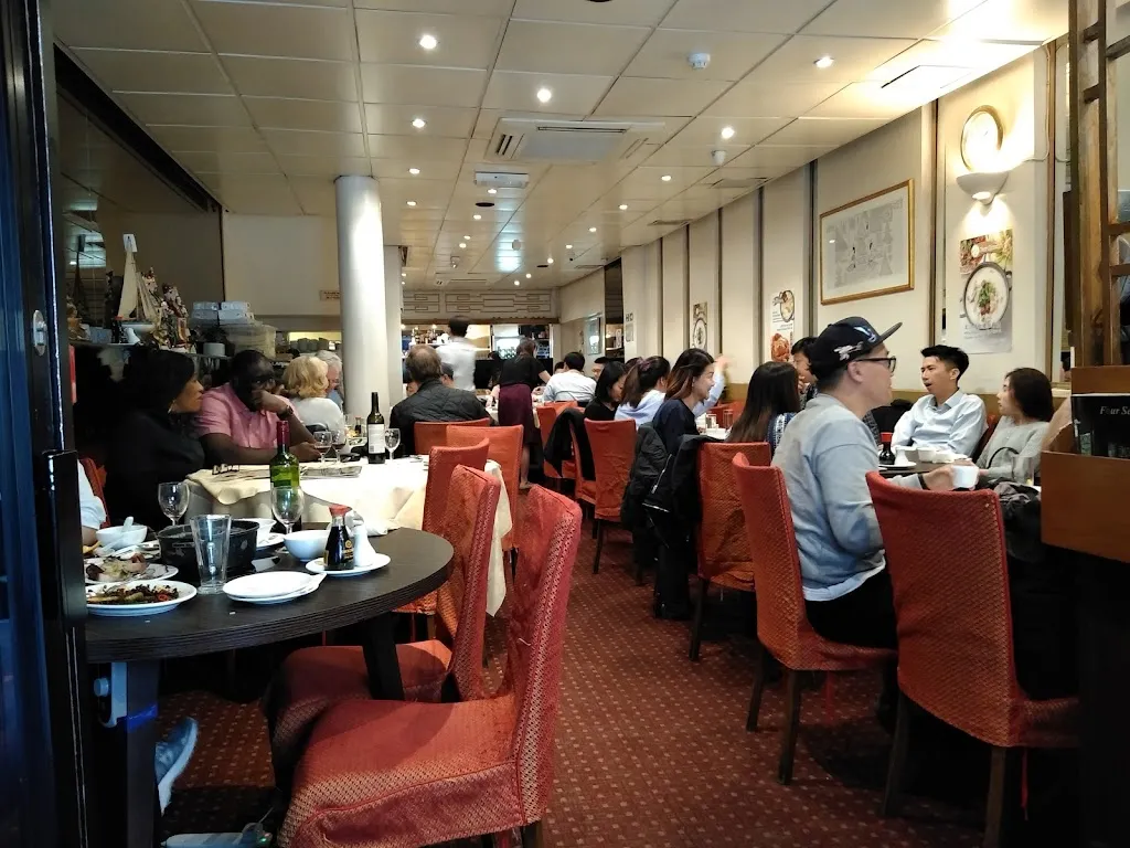 Four Seasons (Queensway)