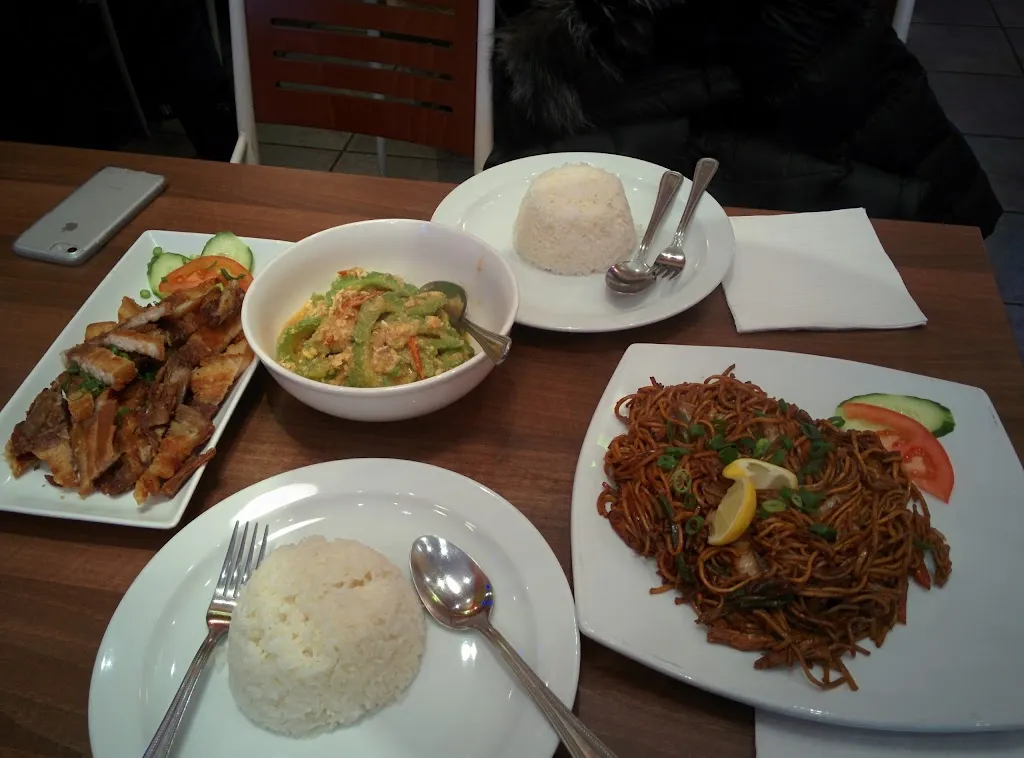 KAMAYAN SA EARLS COURT