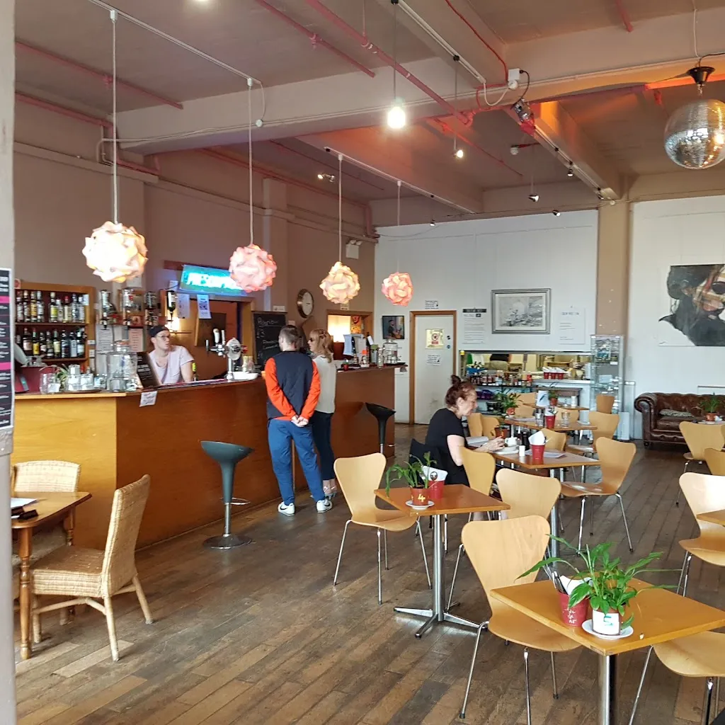 Karamel N22 | Collage Arts 1 Karamel N22 | Collage Arts