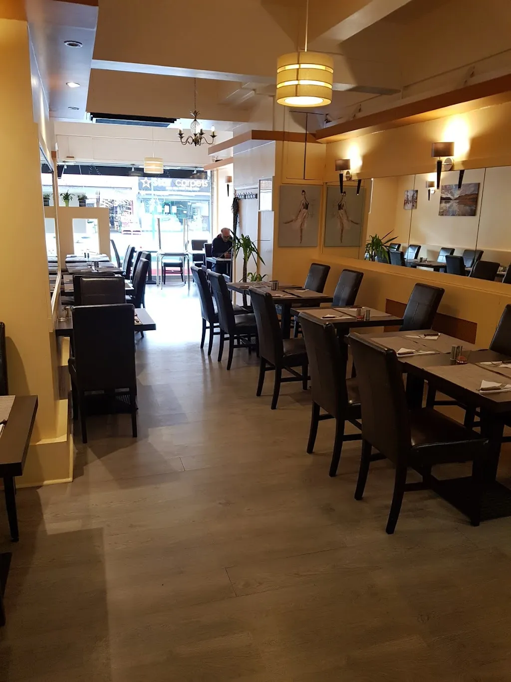 La Fratelli Restaurant