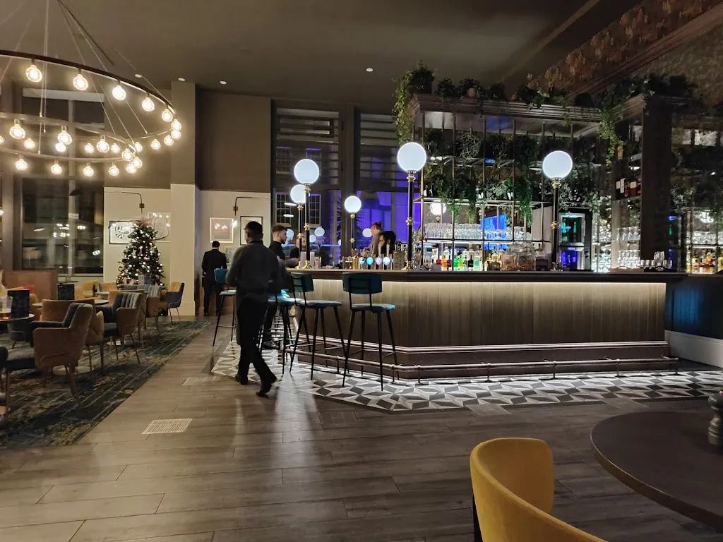 Leo's Bar and Restaurant