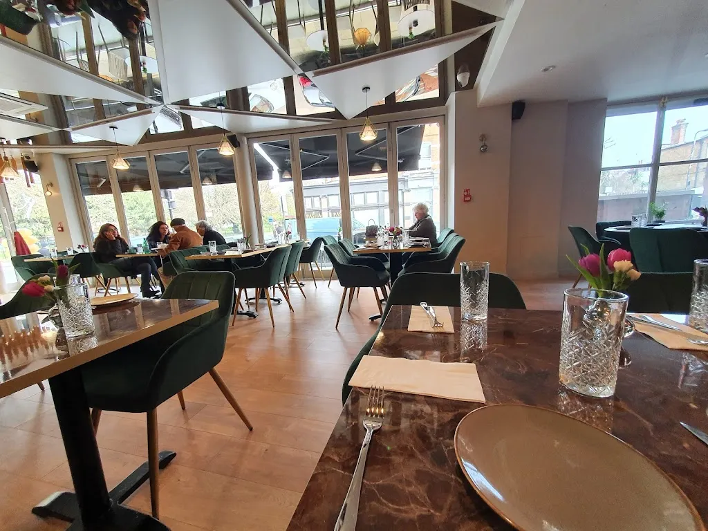Lura Restaurant
