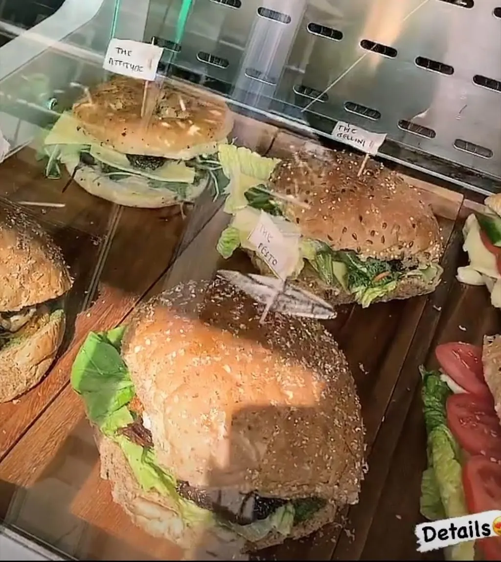 Maxim's Bistro