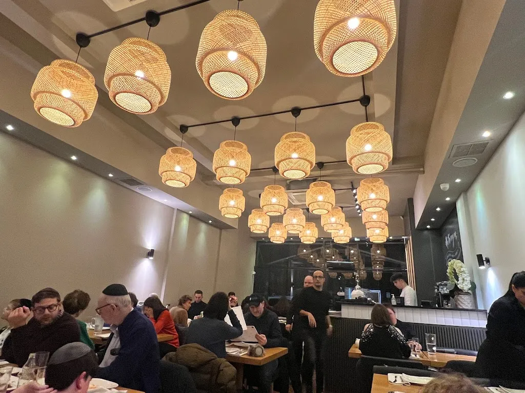 Met Su Yan - Golders Green