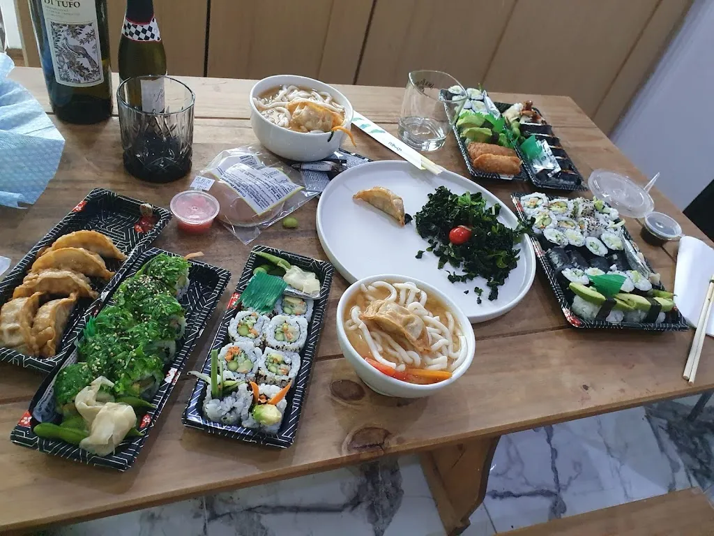 SUSHI HANDROLL
